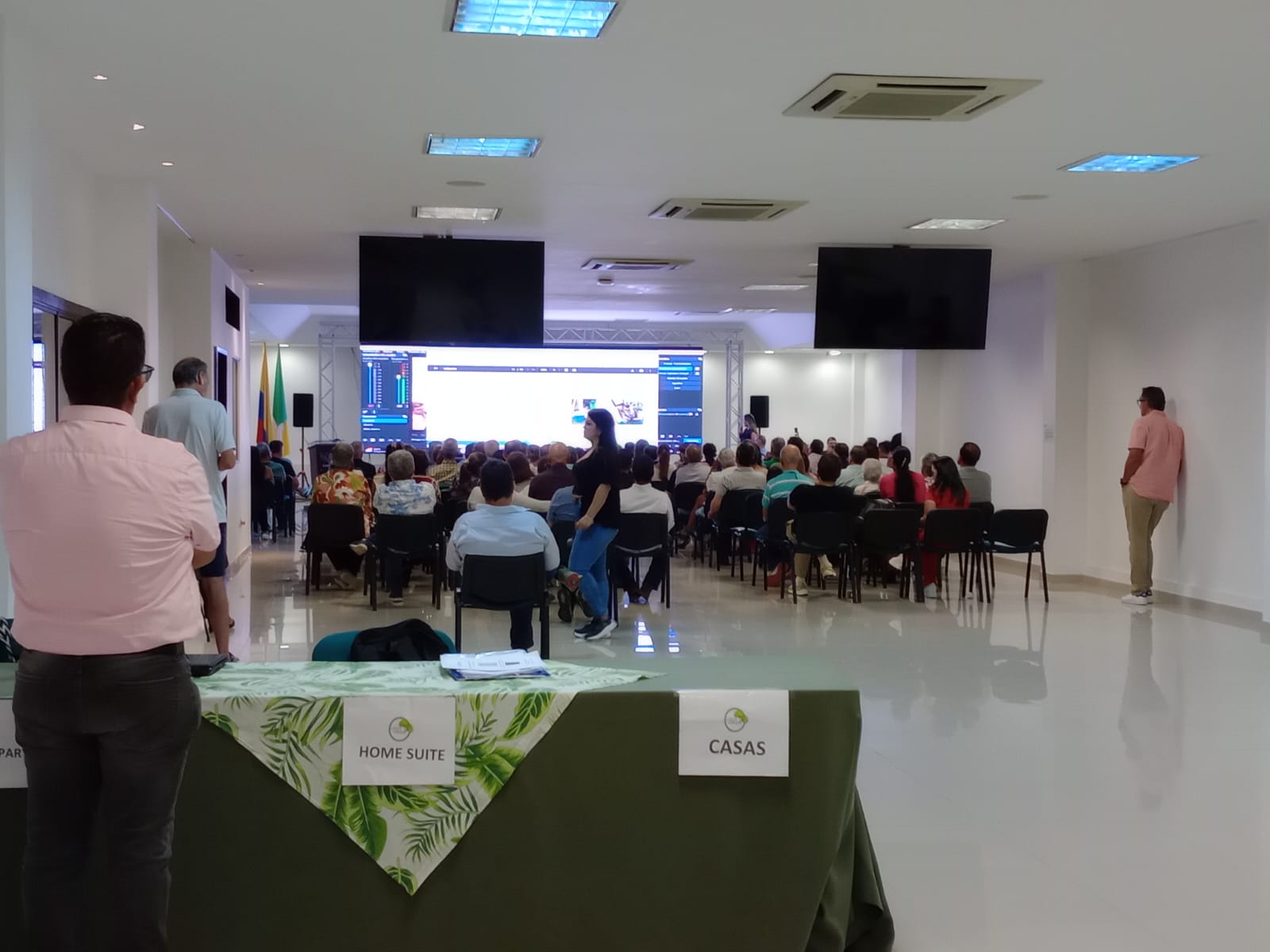 Equipo de soporte en asamblea